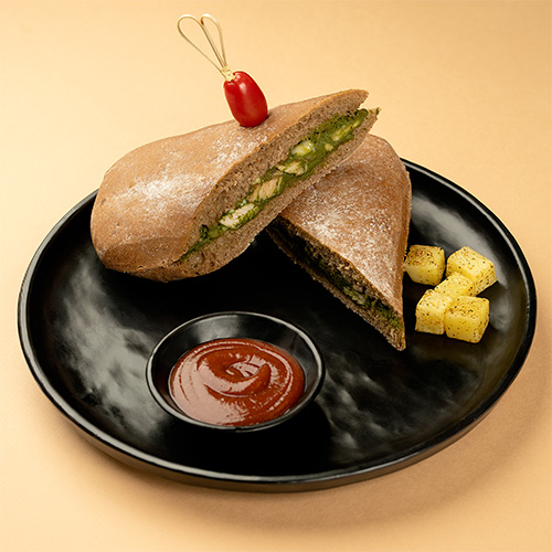 ساندویچ مرغ و پستو